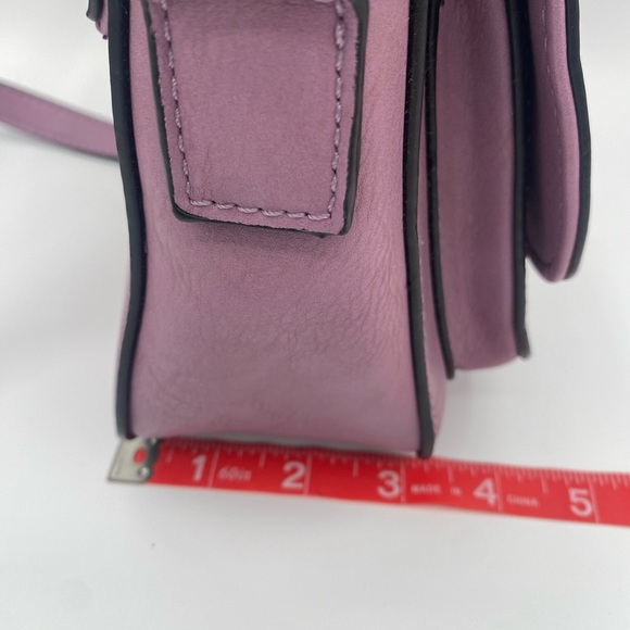Simply Noelle Lavender Twist-Lock Crossbody Purse - Picture 8 of 10